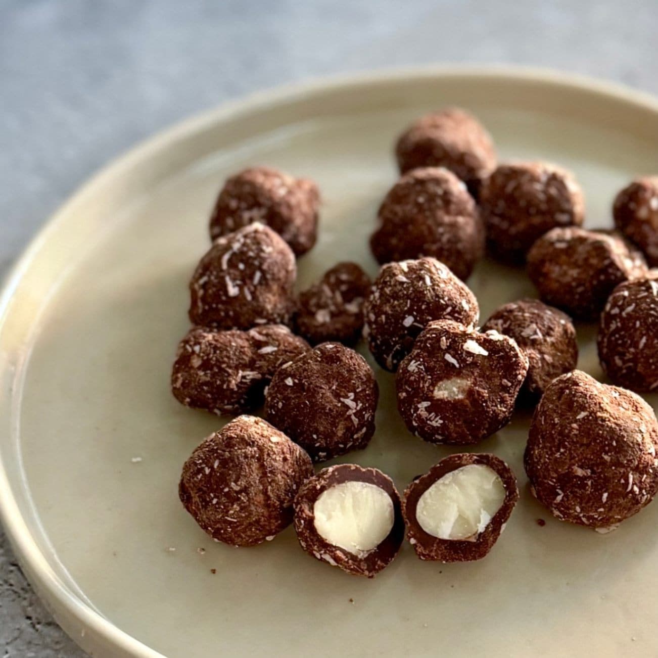RAW CHOCOLATE MACADAMIA CRUNCH